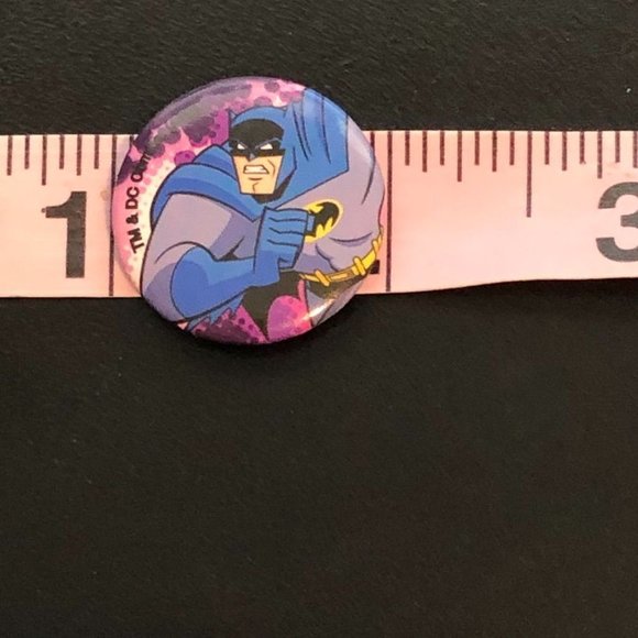 TM & DC Comics Batman Pin/Magnet - Picture 7 of 12